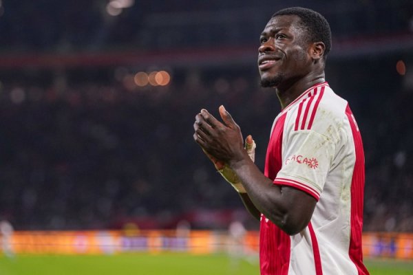 Dutch media: Ajax striker Brobi has been blackmailed for a long time, and car explodes & A friend was shot