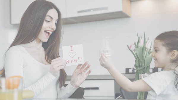 Do mothers want to eat cake during the holidays? Are they afraid of getting fat? 