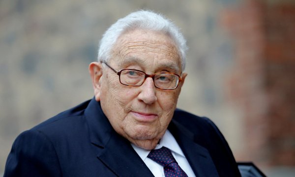 Former American Secretary of State Ji Xinji was a 100-year-old man. He once revealed that he didn t love sports and ate heavy tastes and had 2 secrets.