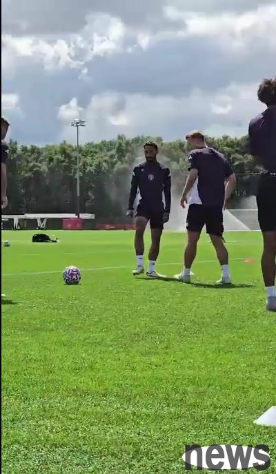 Red Devils New No. 10! Manchester United Media shows video of new recruit Cunha s first training
