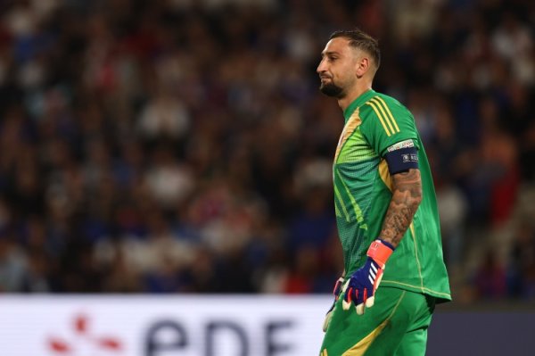 Paris has been shot 60 times in the first 8 games, and conceded only 1 goal in half.