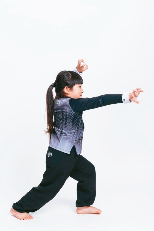 Stable pace and strengthen balance. The tiger-tongued fist will ignite the power of the Year of the Tiger
