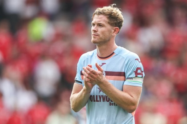 Was he dug up as soon as he became the captain? British media: Tottenham Hotspur is interested in Bees  central defender Collins, and is expected to contact you soon