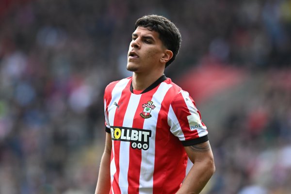 Reporter: West Ham United signs Southampton midfielder Matt Usta agreement, 38 million + 3 million pounds