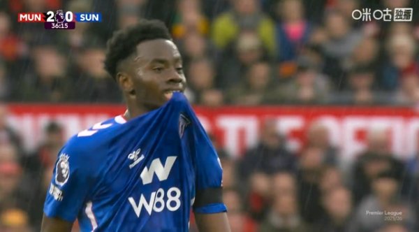 Manchester United played against the opponent in 37 minutes to substitution! Sunderland replaces winger Adigra and defender Ballard
