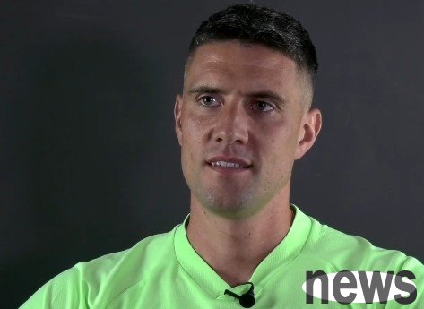 Former Liverpool defender Martin Kelly: I have officially decided to retire. Gerrard is the best I have ever worked with.