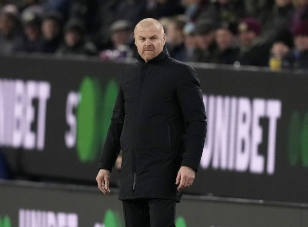 Dyche: Manchester United were given a corner kick that they shouldn t have given, which had a great impact on the outcome of the game